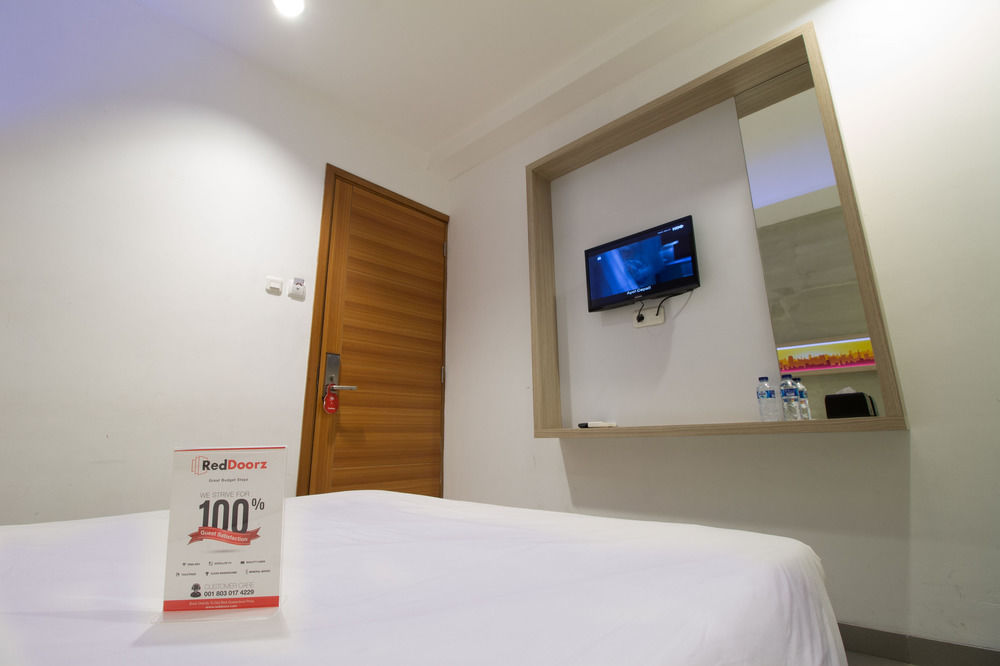 Reddoorz Plus @ Setiabudi Eight Jakarta Exterior photo