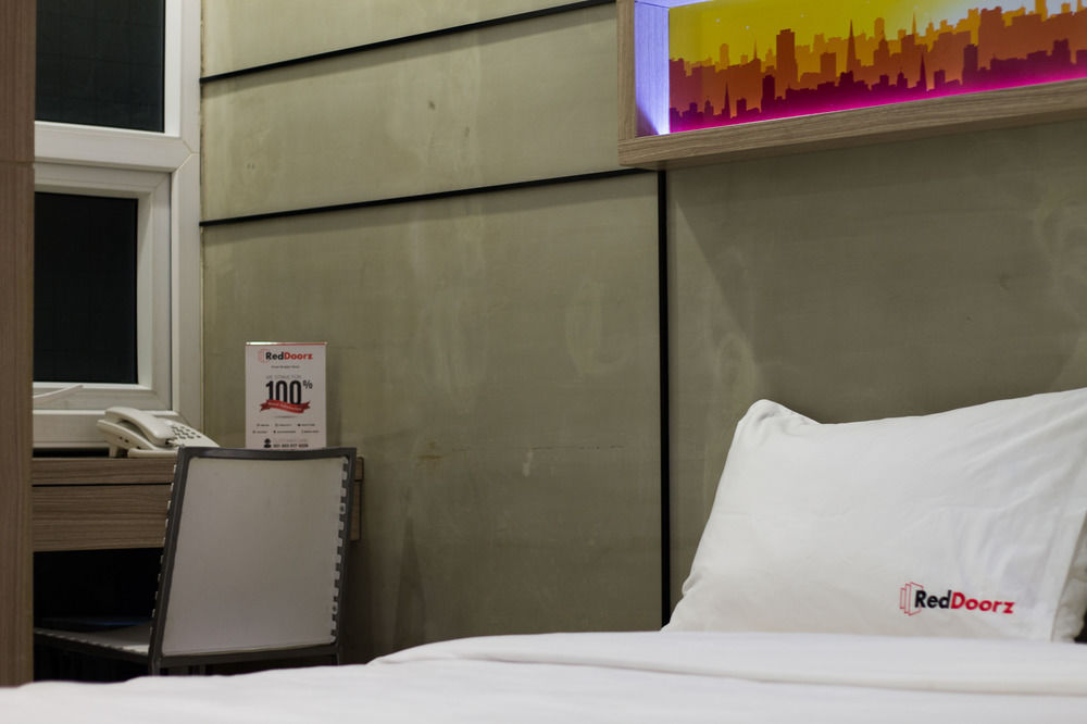 Reddoorz Plus @ Setiabudi Eight Jakarta Exterior photo