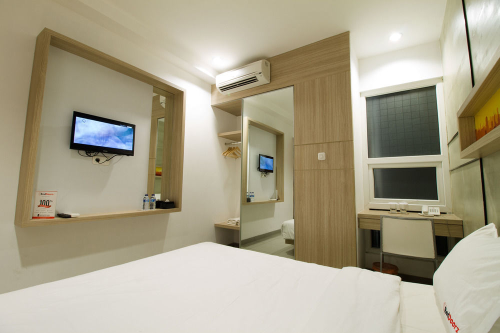 Reddoorz Plus @ Setiabudi Eight Jakarta Exterior photo