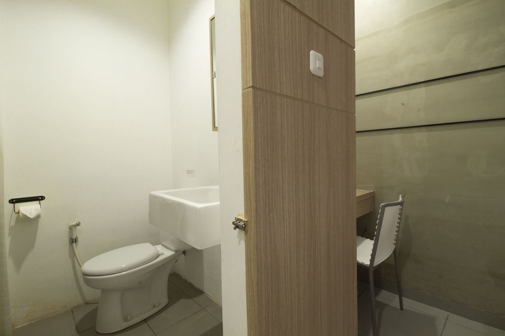 Reddoorz Plus @ Setiabudi Eight Jakarta Exterior photo