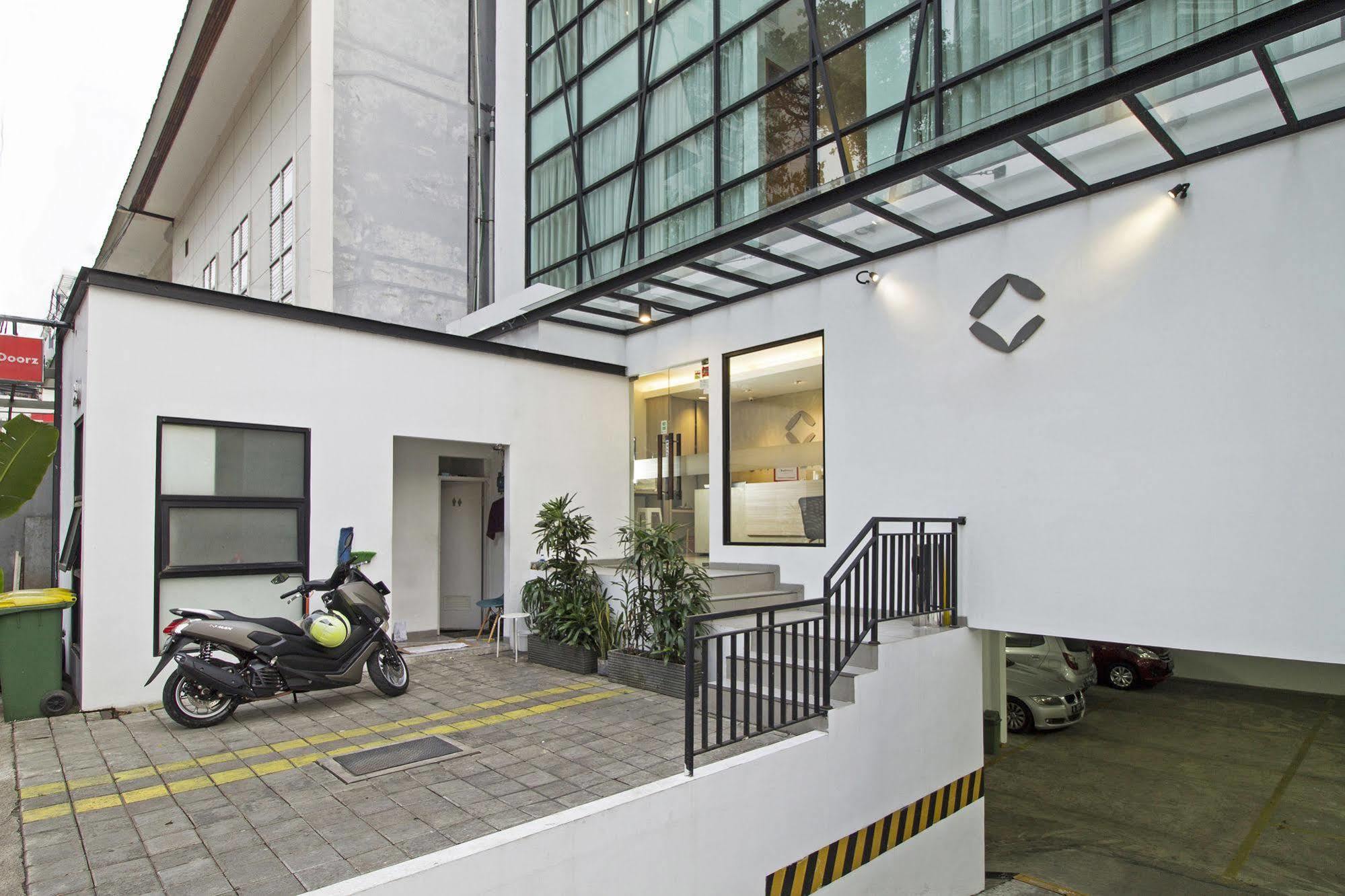 Reddoorz Plus @ Setiabudi Eight Jakarta Exterior photo