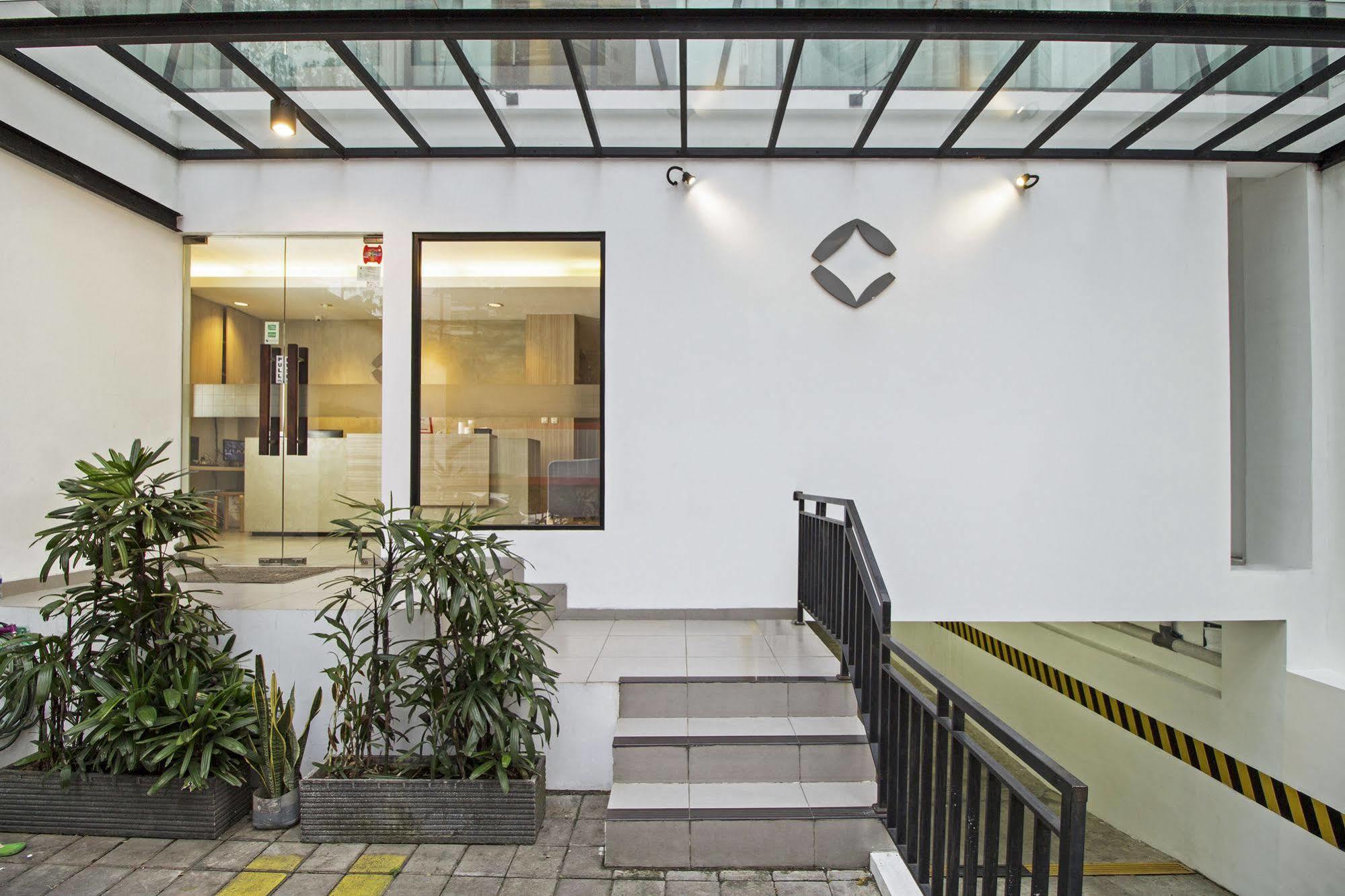 Reddoorz Plus @ Setiabudi Eight Jakarta Exterior photo