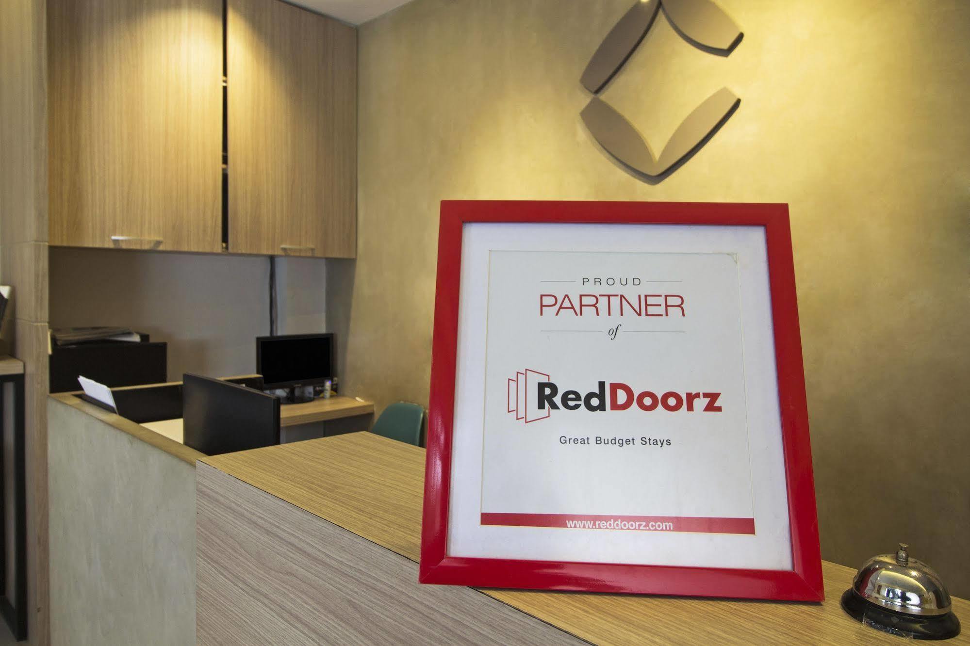 Reddoorz Plus @ Setiabudi Eight Jakarta Exterior photo